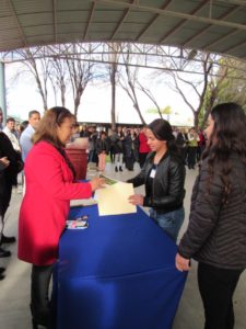 Entrega del Reconocimiento a Directora del ITSZN
